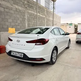 Hyundai Elantra 2019