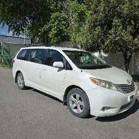 Toyota Sienna 2011