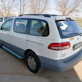 Toyota Sienna 2002