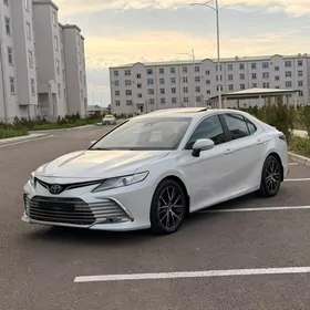 Toyota Camry 2021