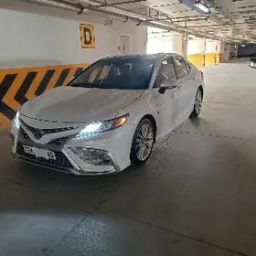 Toyota Camry 2021