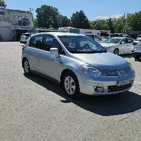 Nissan Versa 2012