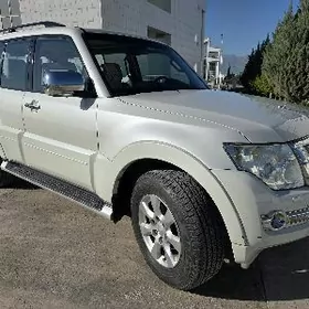 Mitsubishi Pajero 2014