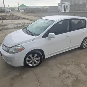Nissan Versa 2011