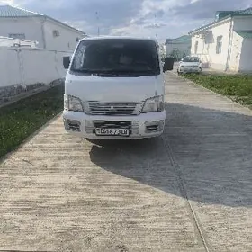 Nissan Urvan 2005