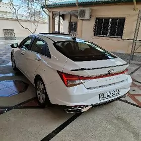 Hyundai Elantra 2021