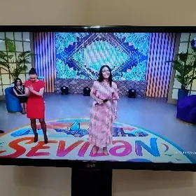 телевизор 32"