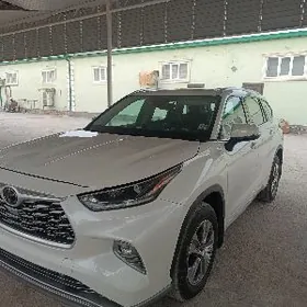 Toyota Highlander 2021