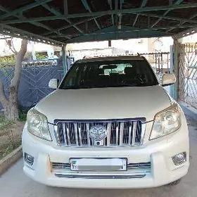 Toyota Land Cruiser Prado 2013