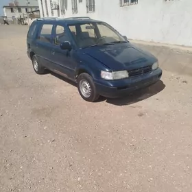 Mitsubishi Chariot 1992