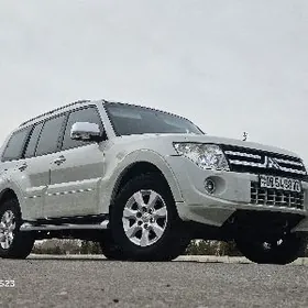 Mitsubishi Pajero 2013