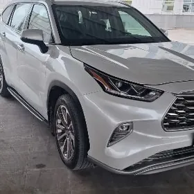 Toyota Highlander 2021