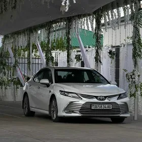 Toyota Camry 2021