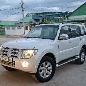 Mitsubishi Pajero 2013