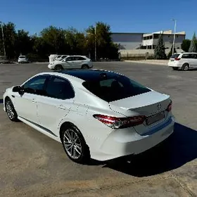 Toyota Camry 2021