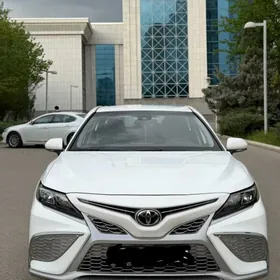 Toyota Camry 2021