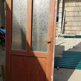 Gon̈ur plastik gapy