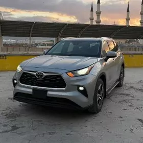 Toyota Highlander 2021