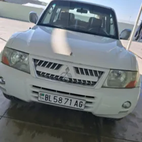 Mitsubishi Pajero 2004