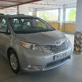 Toyota Sienna 2010