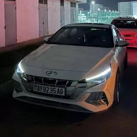 Hyundai Elantra 2022