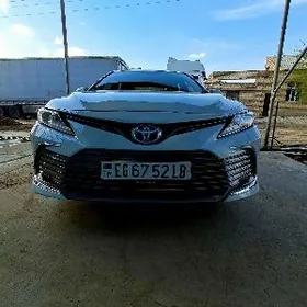 Toyota Camry Hybrid 2021