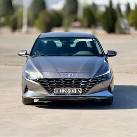 Hyundai Elantra 2022