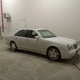Mercedes-Benz E320 2001