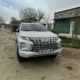 Mitsubishi Pajero 2021
