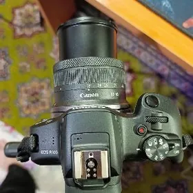 Canon eos r100