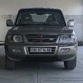 Mitsubishi Pajero 2001