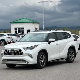 Toyota Highlander 2021
