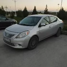 Nissan Versa 2011