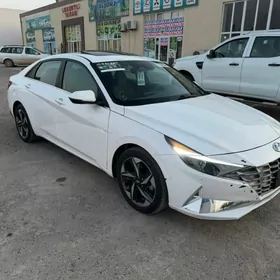 Hyundai Elantra 2022