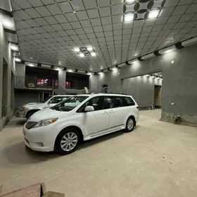 Toyota Sienna 2010