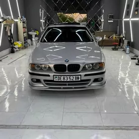 BMW E39 2001