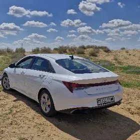 Hyundai Elantra 2021