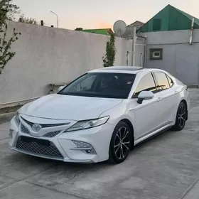 Toyota Camry 2020