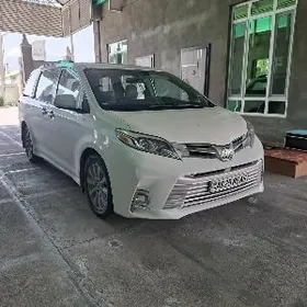 Toyota Sienna 2018