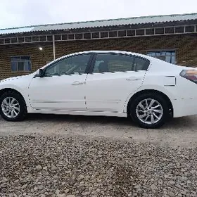 Nissan Altima 2011