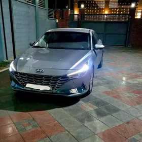 Hyundai Elantra 2022