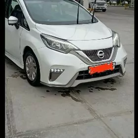 Nissan Versa 2016