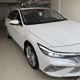 Hyundai Elantra 2025