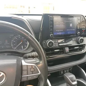 Toyota Highlander 2021