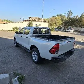 Toyota Hilux 2025