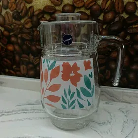 графин и вазочки