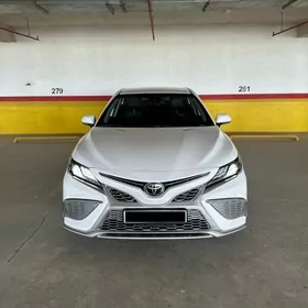Toyota Camry 2021