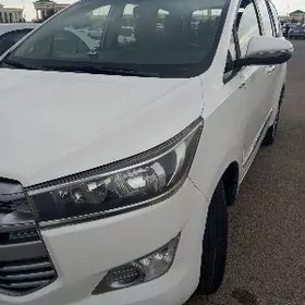 Toyota Innova 2021