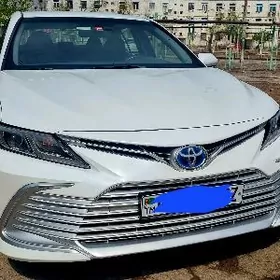 Toyota Camry Hybrid 2021