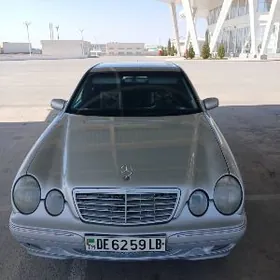 Mercedes-Benz E320 2001